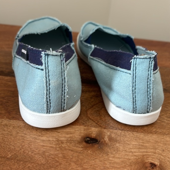 NWOT Emcrocs blue slip on canvas shoes sneakers - Picture 4 of 5